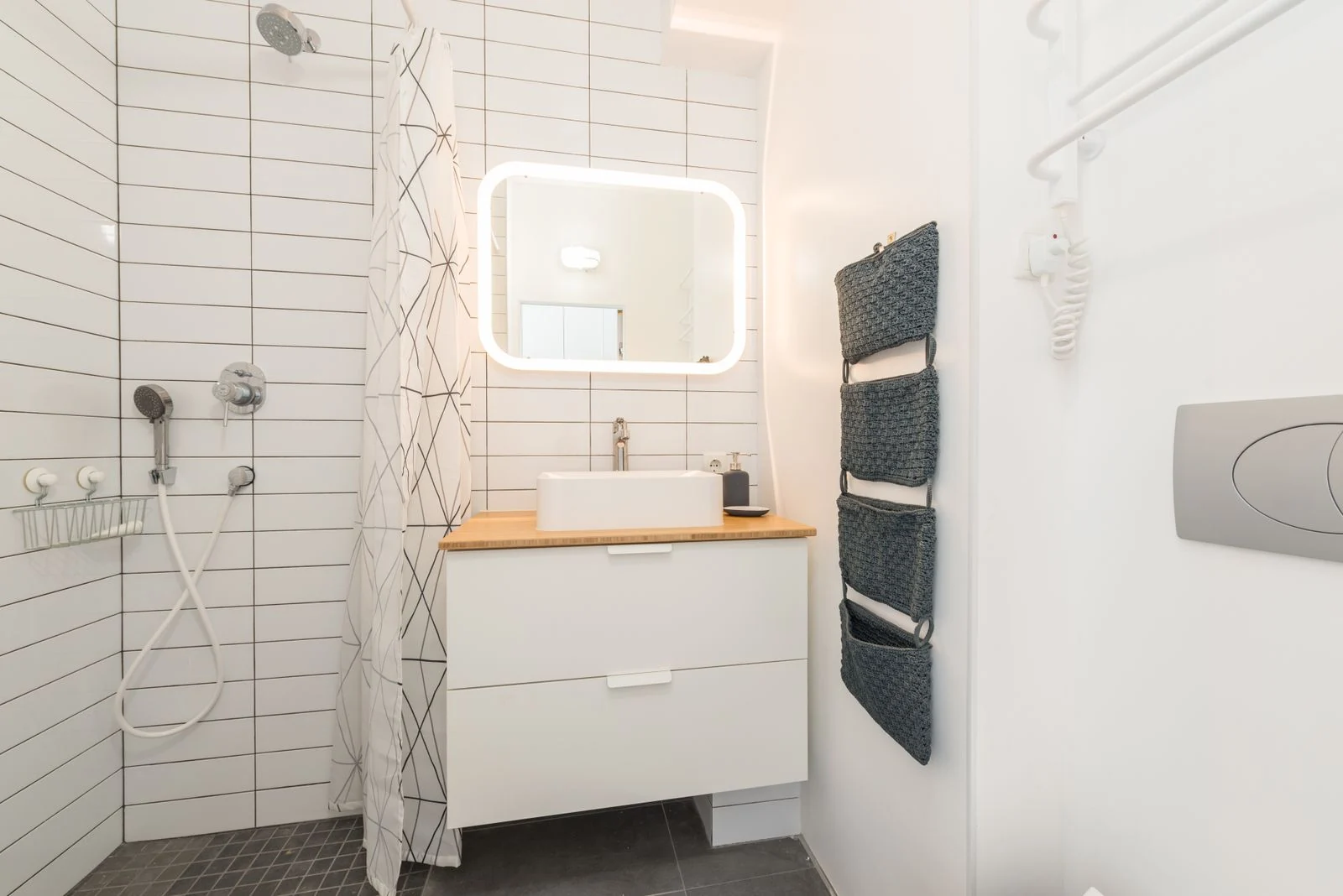 Bathroom layout and fittings